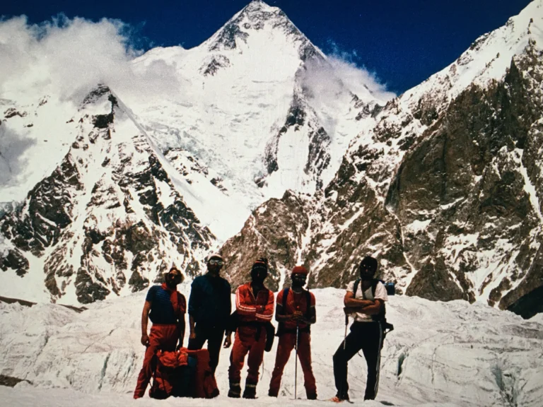 What are the major routes to climb K2?